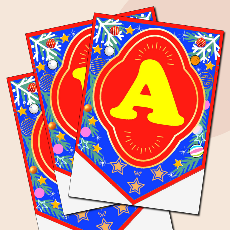 Наборный новогодний алфавит на флажках.