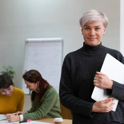 Обложка курса 'Искусство как фактор формирования культурных идентичностей'