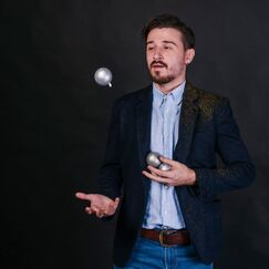 Обложка курса 'Жонглирование как путь к когнитивному развитию'