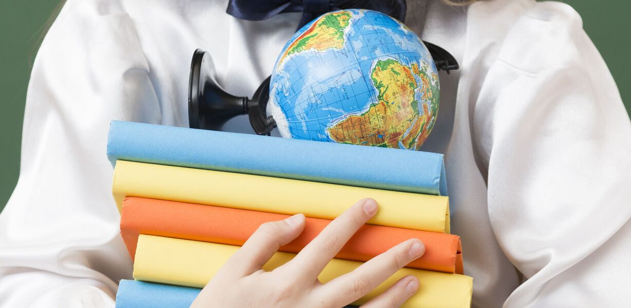 С 2026 года обществознание будут преподавать с 9 класса — остальное время займёт история