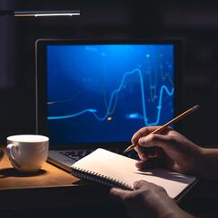 Обложка курса 'Этические аспекты применения искусственного интеллекта в образовании и здравоохранении'