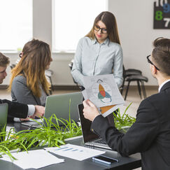 Обложка курса 'Управление деловой репутацией: взаимодействие с лидерами мнений'