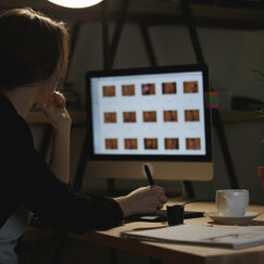 Обложка курса 'Разработка киносценария: от концепции до готового продукта'