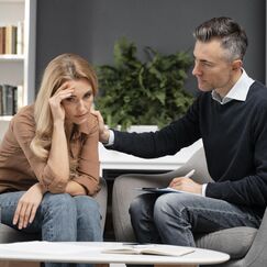 Обложка курса 'Механизмы возникновения и психологическая помощь в период возрастных и экзистенциальных кризисов'