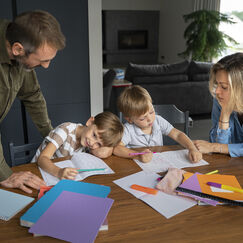 Обложка курса 'Понимание и поддержка гиперактивных детей: стратегии для родителей и педагогов'