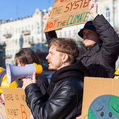 Обложка курса 'Социально-психологические аспекты профилактики экстремизма и терроризма в молодежной среде'