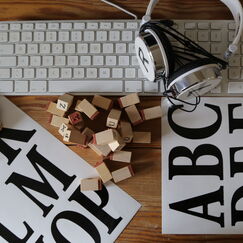 Обложка курса 'Продающий копирайтинг: эффективные стратегии написания текстов в рекламе'