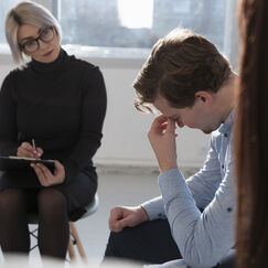 Обложка курса 'Психические защиты и психоаналитический взгляд на личное развитие'
