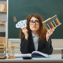 Обложка курса 'Успешный педагог: навыки самозанятости, предпринимательства и финансовой грамотности'