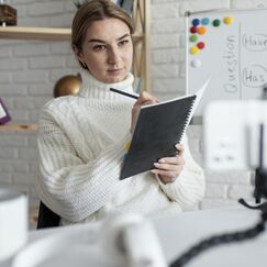 Обложка курса 'Копирайтинг: от пресс-портрета до коммуникаций'