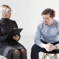 Обложка курса 'Психологическая помощь с учетом гендерных аспектов'