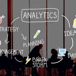 Обложка курса 'Основы реализации контекстно-медийной стратегии продвижения в сети "Интернет"'