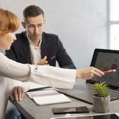 Обложка курса 'Стратегии и инструменты для эффективного продвижения бизнеса в интернете'