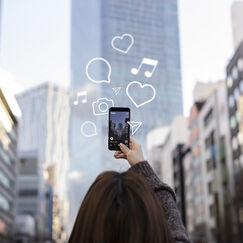 Обложка курса 'Современные медиа: экономика, системы и технологии'