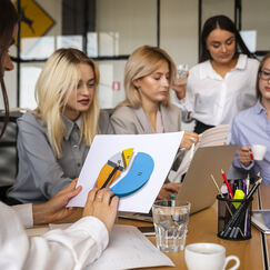 Обложка курса 'Основные аспекты организации и эффективного управления маркетинговой деятельностью организации'