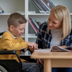 Обложка курса 'Обучение и воспитание детей с ограниченными возможностями здоровья в системе дополнительного образования'