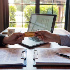 Обложка курса 'Предоставление банковских услуг физическим лицам на основании договора потребительского кредита'