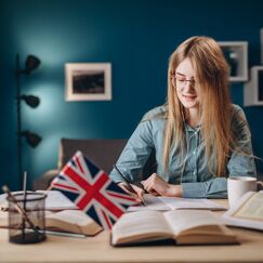 Обложка курса 'Особенности подготовки к сдаче ОГЭ по английскому языку в условиях реализации ФГОС ООО'