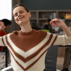 Обложка курса 'Самосовершенствование: шаги к личному росту и эмоциональному благополучию'