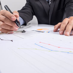 Обложка курса 'Инвестиционные проекты: оценка, эффективность и стратегии'