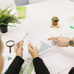 Обложка курса 'Концепции управления продуктом и проектом: стратегии и практика.'