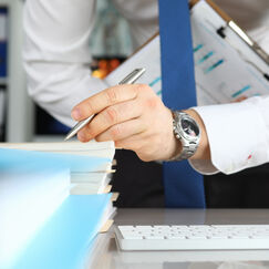 Обложка курса 'Документационное обеспечение деятельности организации'