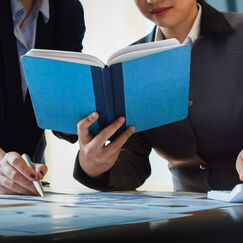 Обложка курса 'Правовое обеспечение профессиональной деятельности в сфере образования'