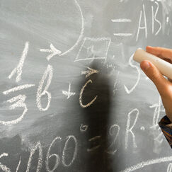 Обложка курса 'Особенности подготовки к проведению ВПР в рамках мониторинга качества образования обучающихся по учебному предмету «Математика» в условиях реализации ФГОС НОО'