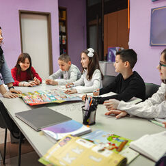 Обложка курса 'Современные подходы к профессиональной деятельности педагогических работников, реализующих дополнительные общеобразовательные программы социально-гуманитарной направленности'