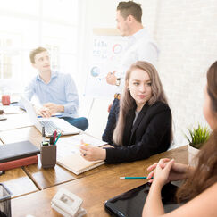 Обложка курса 'Менеджмент в дополнительном образовании'