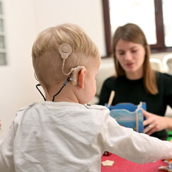 Обложка курса 'Особенности работы с детьми после кохлеарной имплантации в условиях дошкольного учреждения'