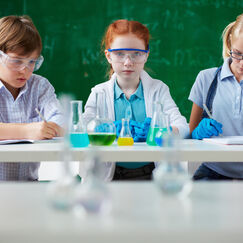 Обложка курса 'ФГОС общего образования: формирование универсальных учебных действий на уроке биологии'