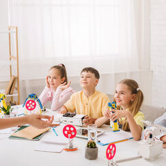 Обложка курса 'Организация дополнительного образования детей в условиях дошкольной образовательной организации'