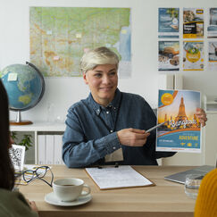 Обложка курса 'Организация и предоставление туристских услуг'