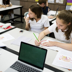 Обложка курса 'Система образовательной организации в начальном общем образовании в условиях реализации ФГОС'