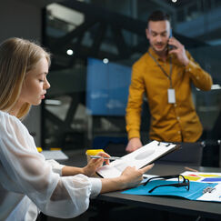 Обложка курса 'Маркетинг в сфере услуг: от управления до рекламы'