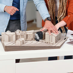 Обложка курса 'Современные направления в архитектуре: архитектурные решения гениальных изобретателей'