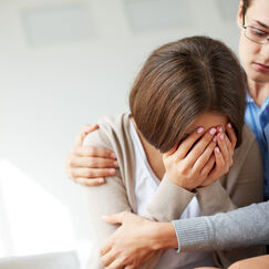 Обложка курса 'Психология кризисных ситуаций и помощь при травме и утрате'