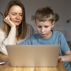 Обложка курса 'Профилактика и коррекция компьютерной зависимости у школьников'