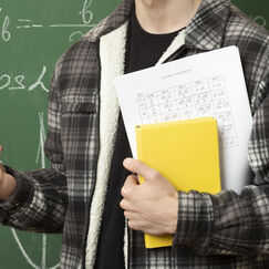 Обложка курса 'Особенности подготовки к сдаче ОГЭ по математике в условиях реализации ФГОС ООО'