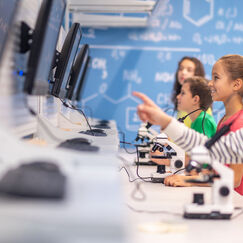 Обложка курса 'Теория и методика обучения информатике в начальной школе'