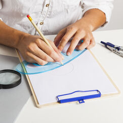 Обложка курса 'Реализация ФОП: содержание, внеурочная деятельность и оценка качества образования'