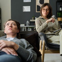 Обложка курса 'Психологическая работа с эмоциональными и поведенческими проблемами'