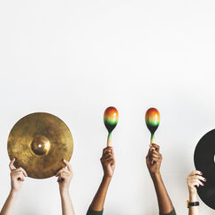 Обложка курса 'Музыка в мире: народные и культурные аспекты'