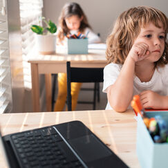 Обложка курса 'Комплексный подход к работе с детьми с тяжелыми нарушениями развития'