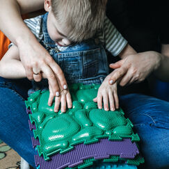 Обложка курса 'Современные методики базальной стимуляции и развивающего ухода для детей с тяжелыми множественными нарушениями развития'