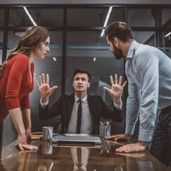 Обложка курса 'Управление коммуникациями в кризисных ситуациях'