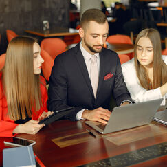 Обложка курса 'Ключевые игроки и современные тенденции в развитии гостиничных сетей'