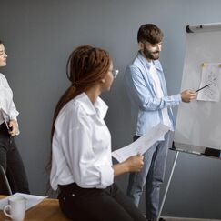 Обложка курса 'Введение в тренинг и профессия тренера'