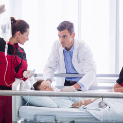 Обложка курса 'Организация и предоставление медицинской помощи в чрезвычайных ситуациях'